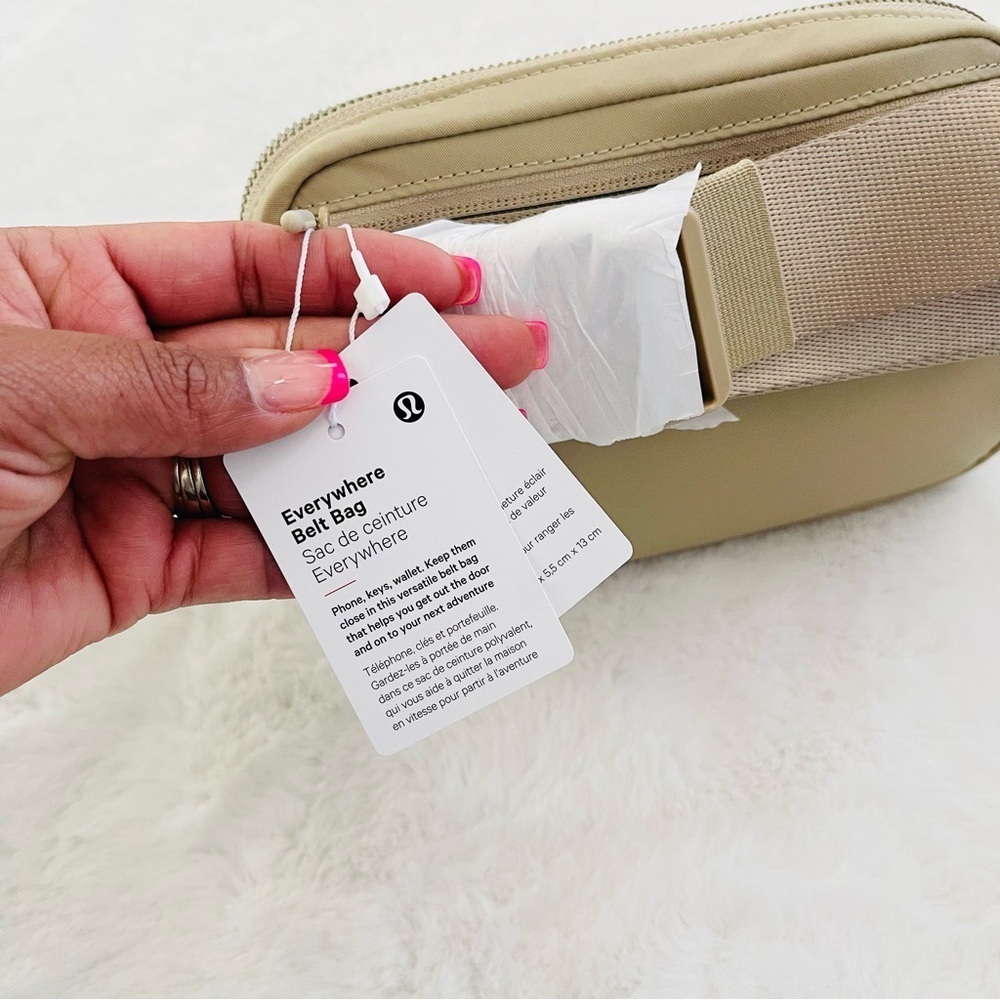 Lululemon Everywhere Belt Bag - Picture 5 of 9
